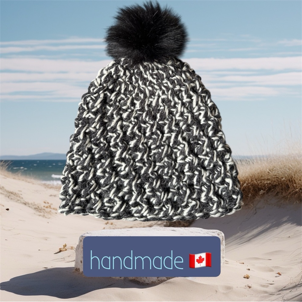 2 for $30 🆕Black and White Knit Beanie with Pom Pom